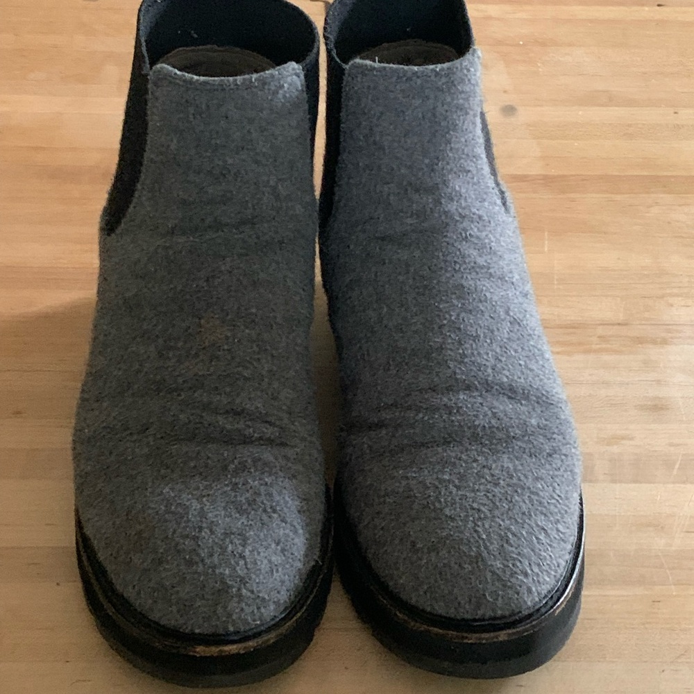 Eileen Fisher Felt Wool Chelsea Booties - Picture 4 of 7